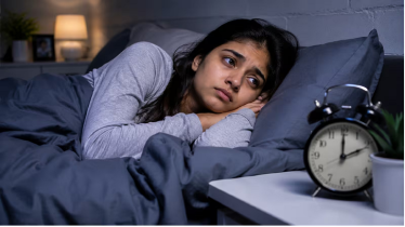 ঘুম হচ্ছে না? রাতে এসব খাবার খাচ্ছেন না তো! ঘুম হচ্ছে না? রাতে এসব খাবার খাচ্ছেন না তো!