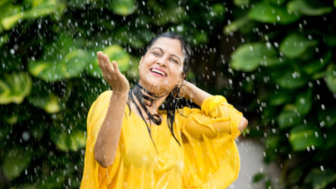 বর্ষায় চুল সুস্থ ও সুন্দর রাখবেন যেভাবে