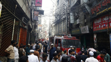 ৩৭ ঘণ্টায় পুরোপুরি নিভলো পুরান ঢাকার মনসুর খান প্লাজার আগুন