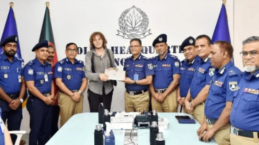 অবশেষ চুরি হওয়া ল্যাপটপটি জার্মান পর্যটককে ফিরিয়ে দিলো পুলিশ