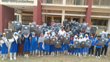 কুমিল্লায় দ্বীপ ফাউন্ডেশনের উদ্যোগে শিক্ষার্থীদের বৃত্তি ও শিক্ষা উপকরণ বিতরণ