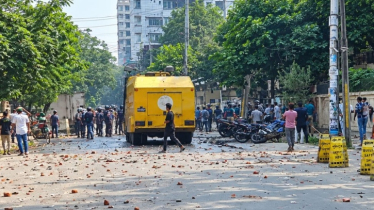 উত্তরায় শ্রমিক-পুলিশ সংঘর্ষ, পুলিশ সদস্যসহ আহত ৫০