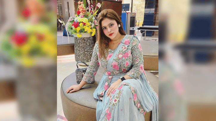 মেকআপ আর্টিস্ট থেকে গায়িকা রুপা আক্তার