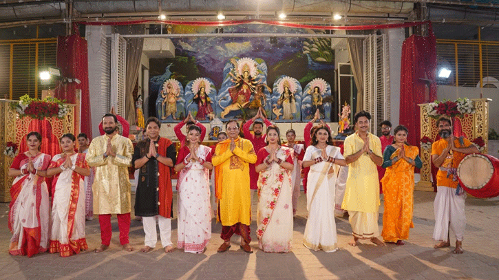 দুর্গাপূজায় অরূপ রতন চৌধুরীর ‘জয় মা দুর্গা` 
