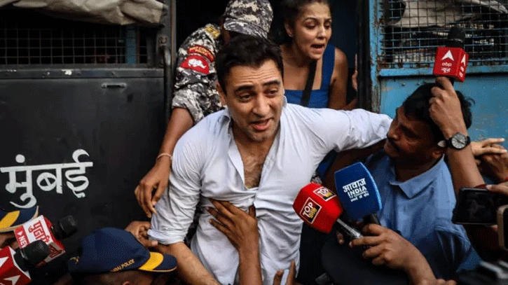 বিক্ষোভে অংশ নিয়ে আটক বলিউড অভিনেতা ইমরান খান 