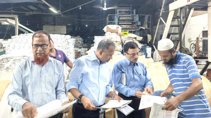 পাঠ্যবই ছাপার অগ্রগতি দেখতে ছাপাখানায় প্রধানমন্ত্রীর বিশেষ সহকারী