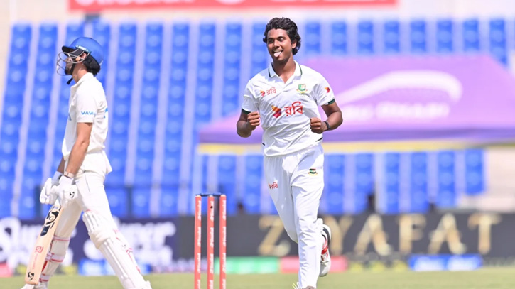 টানা তিন উইকেট, আফগানিস্তানের বিরুদ্ধে হাসান মাহমুদের হ্যাটট্রিক