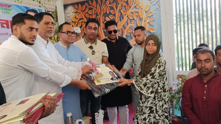 নোয়াখালীতে জিপিএ-৫ প্রাপ্ত শিক্ষার্থীদেরকে ছাত্রদলের সংবর্ধনা