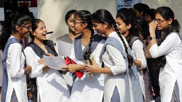 শিক্ষাপ্রতিষ্ঠানে সাপ্তাহিক ছুটি কমে যাচ্ছে