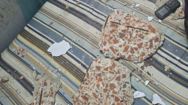 হলের ছাদের পলেস্তারা খসে ঢাকা কলেজ শিক্ষার্থী আহত