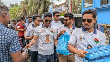 পানি-স্যালাইন নিয়ে তেলের লাইনে দাঁড়ানো বাইকারদের পাশে ছাত্রদল পানি-স্যালাইন নিয়ে তেলের লাইনে দাঁড়ানো বাইকারদের পাশে ছাত্রদল