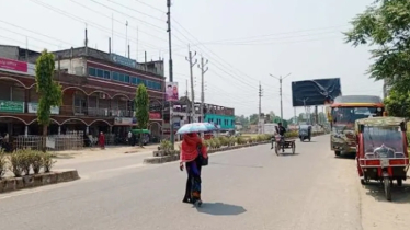 চুয়াডাঙ্গায় ৪০ ডিগ্রি ছুঁইছুঁই তাপমাত্রা, রাস্তায় গলছে পিচ