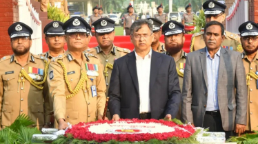 শহীদ পুলিশ সদস্যদের প্রতি স্বরাষ্ট্রমন্ত্রী-আইজিপির শ্রদ্ধা নিবেদন