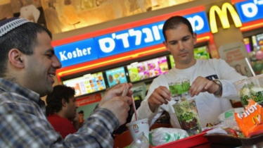 বিল না দিতে খেয়ে দেয়ে ইচ্ছে করে সাইরেনের অপেক্ষায় থাকেন ইসরাইলিরা