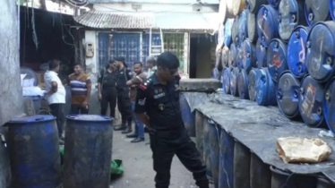 গোডাউনে মিললো ৪৩ হাজার লিটার তেল, ব্যবসায়ীকে জরিমানা