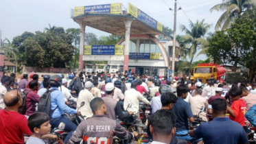 ময়মনসিংহে পুলিশ পাহারায় বিক্রি হচ্ছে পেট্রোল 