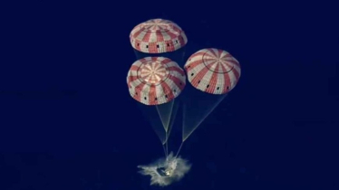 ১০ দিনের চন্দ্রাভিযান শেষে পৃথিবীতে ফিরলেন ৪ নভোচারী