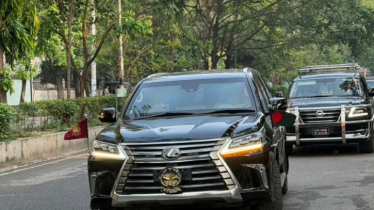 প্রথমবারের মতো প্রধানমন্ত্রী তারেক রহমানের গাড়িতে জাতীয় পতাকা