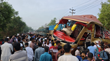 ট্রনের ধাক্কায় বাসের ১২ যাত্রী নিহতের ঘটনায় ২ গেটম্যান বরখাস্ত, ৩ তদন্ত কমিটি গঠন