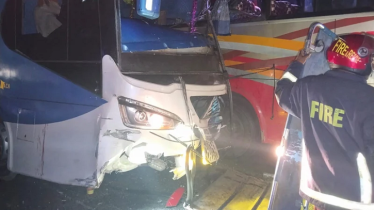 ফেনীতে বাস-অ্যাম্বুলেন্স-মোটরসাইকেলের ত্রিমুখী সংঘর্ষ, সড়কে ঝরল ৩