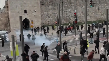 ঈদের দিনও আল-আকসায় আসা মুসলিমদের ওপর হামলা চালালো ইসরাইল