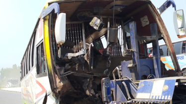 নিয়ন্ত্রণ হারিয়ে ব্রিজে ধাক্কা দিলো বাস, চালকসহ নিহত ৩, আহত ১০