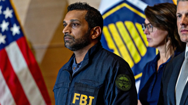 যে কোনসময় বরখাস্ত হতে পারেন এফবিআই পরিচালক!