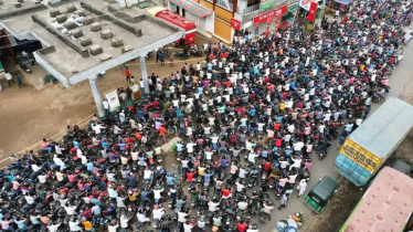 তেলের জন্য হাহাকার, রাতভর লাইনে থেকেও মিলছে না পেট্রোল