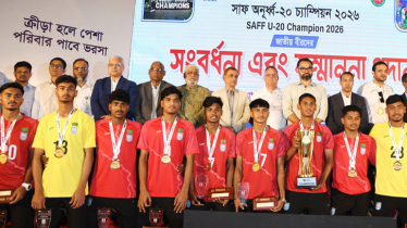 লাখ টাকা পুরস্কার ও ক্রীড়া কার্ড পেলেন সাফজয়ী ফুটবলাররা 