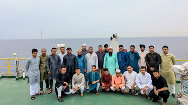 সাগরে আটকে থাকা জাহাজেই ঈদের নামাজ পড়লেন বাংলাদেশি নাবিকরা