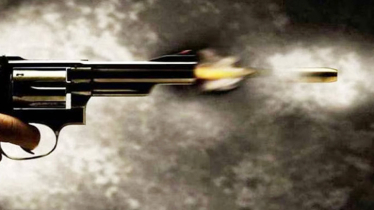 এক ছিনতাইকারীর ফসকে যাওয়া গুলিতে আরেক ছিনতাইকারীর মৃত্যু এক ছিনতাইকারীর ফসকে যাওয়া গুলিতে আরেক ছিনতাইকারীর মৃত্যু