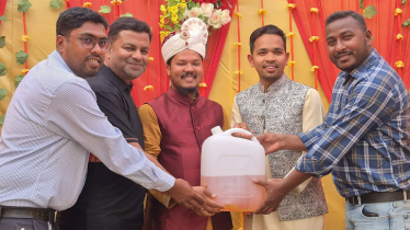 বিয়ের অনুষ্ঠানে চমক, অকটেন উপহার দেওয়া হলো বরকে বিয়ের অনুষ্ঠানে চমক, অকটেন উপহার দেওয়া হলো বরকে