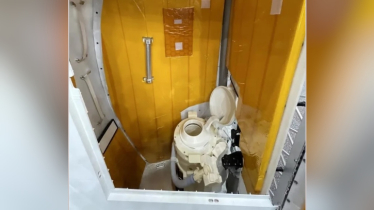 চাঁদে যাত্রার অর্ধেক পথে টয়লেট নিয়ে বিপাকে নভোচারীরা!