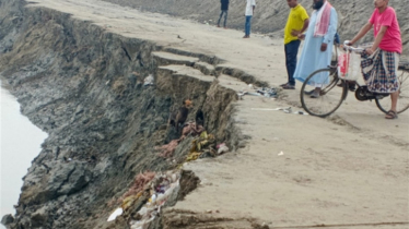 বেতনার বেড়িবাঁধে ভয়াবহ ভাঙন, হুমকিতে শতবর্ষী বাজার