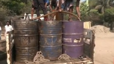 চট্টগ্রামে অবৈধভাবে মজুত করা প্রায় ৬ টন ডিজেল জব্দ চট্টগ্রামে অবৈধভাবে মজুত করা প্রায় ৬ টন ডিজেল জব্দ