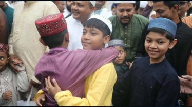 ধর্মীয় ভাবগাম্ভীর্য ও উৎসবের মধ্যদিয়ে পবিত্র ঈদুল ফিতর উদযাপিত