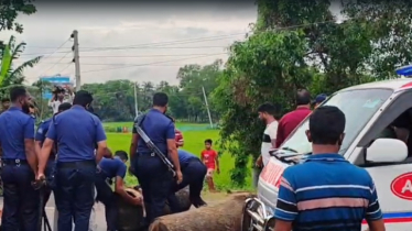 তেল না পেয়ে মহাসড়ক অবরোধ, ঘণ্টাখানেক যানচলাচল বন্ধ