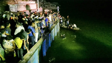 ‘চোখের সামনে ডুবে গেল বাসটি, কিছুই করতে পারলাম না’; পদ্মাপাড়ের আর্তনাদ