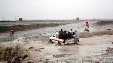 পাকিস্তানে ভারি বৃষ্টি ও আকস্মিক বন্যায় বাস্তুচ্যুত শত শত, ৯ জনের মৃত্যু