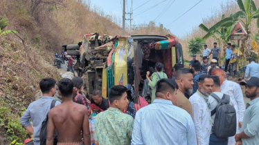 রাঙামাটিতে যাত্রীবাহী বাস উল্টে আহত ২০
