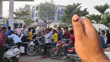 ভোট নয়, এবার জ্বালানি তেল কারসাজি নিয়ন্ত্রণে আঙুলে অমোচনীয় কালি