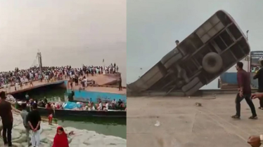 পদ্মায় গিয়ে পড়লো যাত্রীবাহী বাস, সাঁতরে পাড়ে উঠেছেন মাত্র ১১ জন