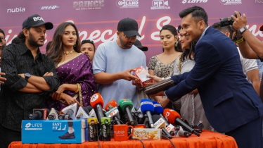 শাকিব খানকে সম্মাননা দিলেন মুরাদুর রহমান জিহান