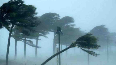 ১১ অঞ্চলে ৮০ কি.মি. বেগে ঝড়ের আশঙ্কা, নদীবন্দরে সতর্ক সংকেত