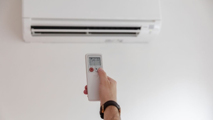 যেসব সতর্কতার অভাবে আপনার ঘরের এসি হতে পারে ‘টাইম বম্ব’