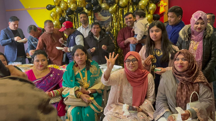 ইতালির ত্রেভিজোতে প্রবাসীদের ঈদ পুনর্মিলনী যেন এক টুকরো ‘মিনি বাংলাদেশ’ ইতালির ত্রেভিজোতে প্রবাসীদের ঈদ পুনর্মিলনী যেন এক টুকরো ‘মিনি বাংলাদেশ’