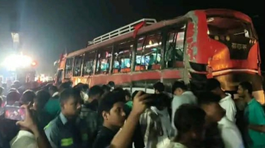 রংপুরে রোড ডিভাইডারে বাসের ধাক্কা, হেলপার নিহত; আহত ৩০ 