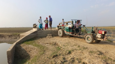 বর্ষায় ব্রিজের সংযোগ সড়ক ক্ষতিগ্রস্ত, দুর্ভোগে হাওরের কৃষক