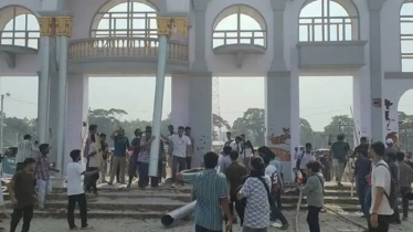 পুরাতন বাণিজ্য মেলার মাঠে সচিবালয় স্থানান্তরের প্রতিবাদে আন্দোলন-ভাঙচুর