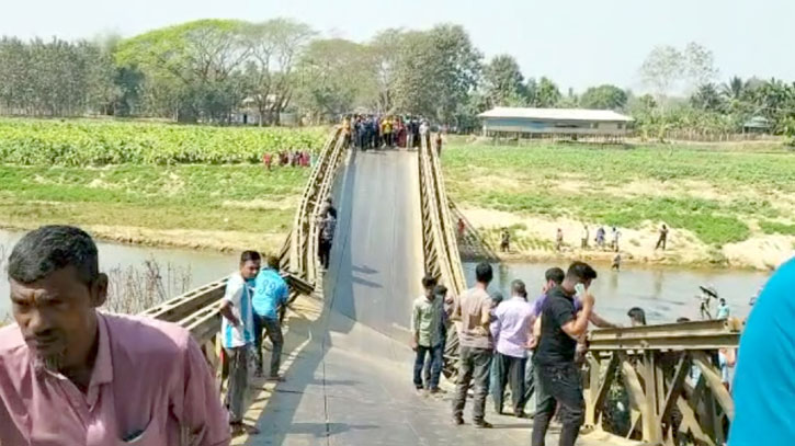 দুপাড়ে আটকা পড়েছেন কয়েকশ পর্যটক